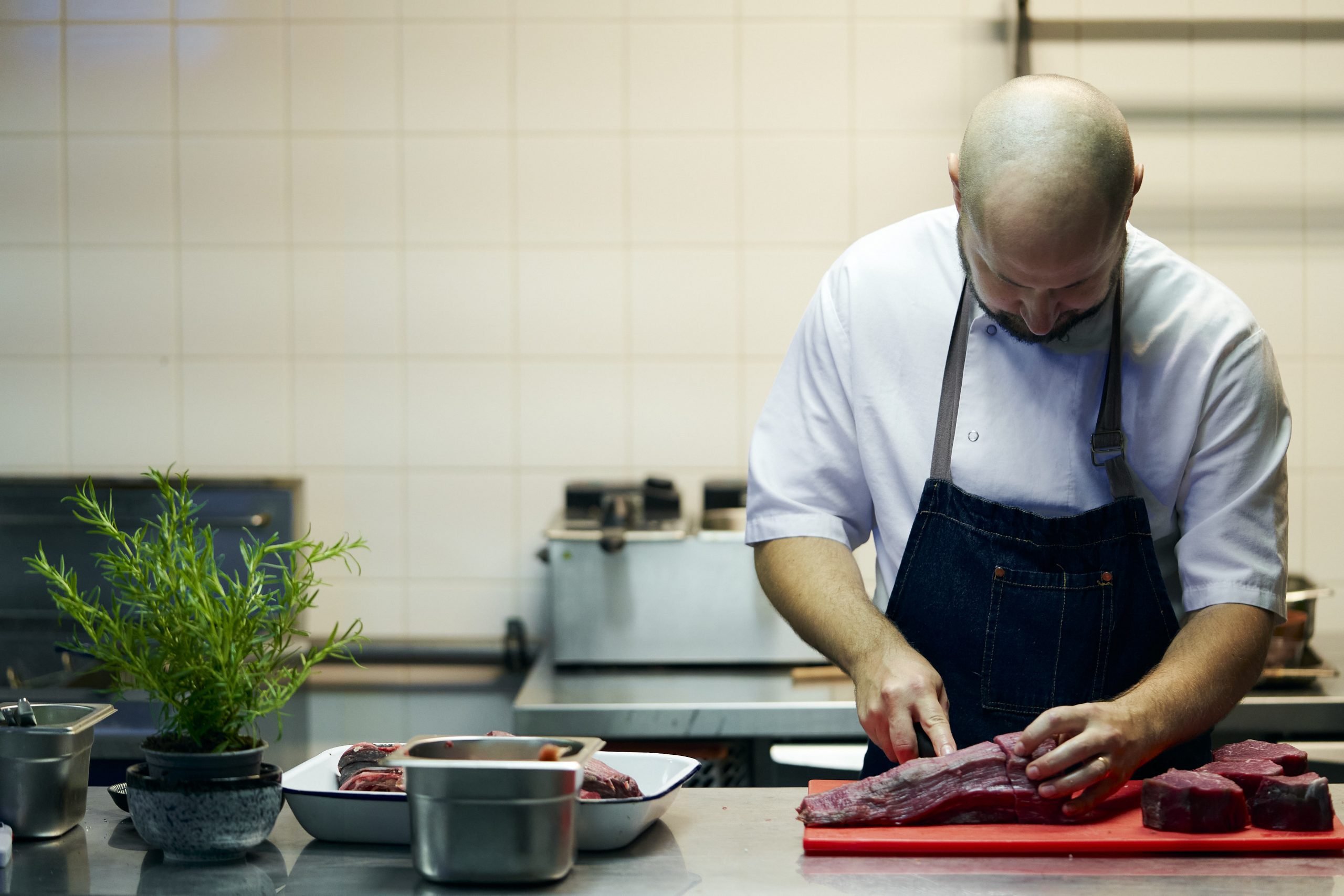 Chef Tom Cenci cutting beef